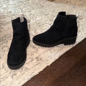 Universal Thread Black Ankle Boots